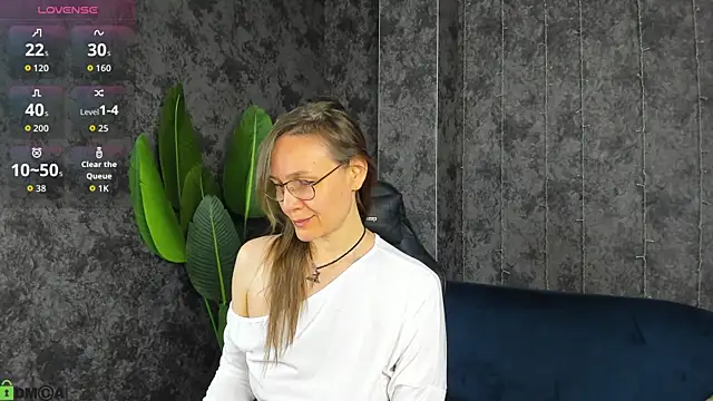 Snapshot of Lillian_White chatting on 05/24/26, 12:59 Lillian White online show from 05/24/26, 12:59