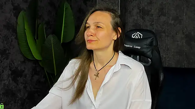 Snapshot of Lillian_White chatting on 06/07/26, 12:37 Lillian White online show from 06/07/26, 12:37
