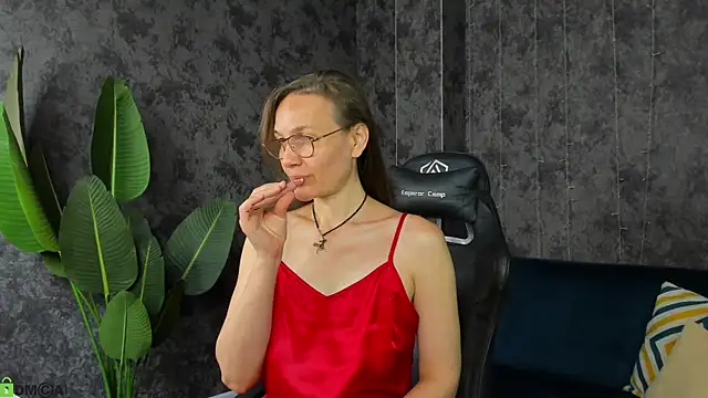 Snapshot of Lillian_White chatting on 06/21/26, 12:46 Lillian White online show from 06/21/26, 12:46