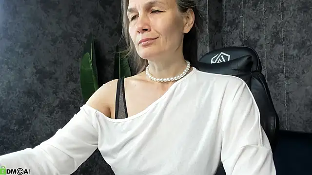 Snapshot of Lillian_White chatting on 07/15/26, 01:00 Lillian White online show from 07/15/26, 01:00