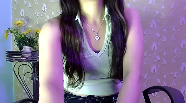 Snapshot of sonam_love- chatting on 12/26/24, 10:48 sonam love- online show from 12/26/24, 10:48