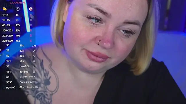 ZaraReignn online show from 12/16/25, 08:36