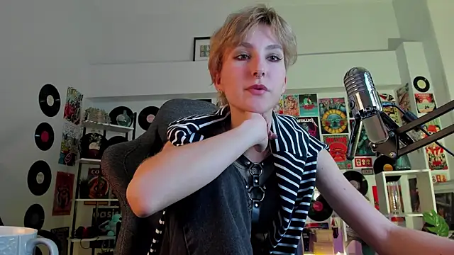 LuxRayi online show from 12/26/24, 09:33