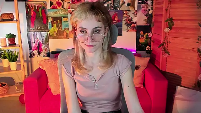 LuxRayi online show from 03/12/25, 09:35