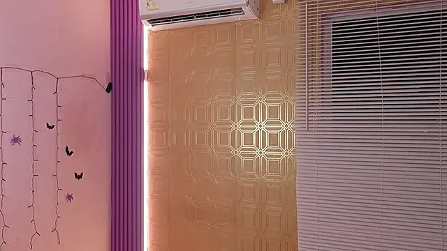 Bella19  online show from 10/28/25, 08:11