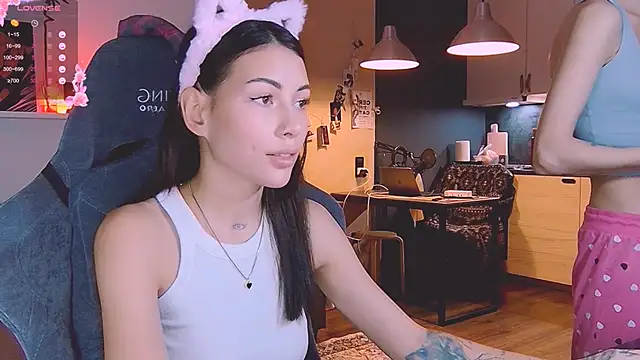 KatiKate online show from 10/28/25, 05:15