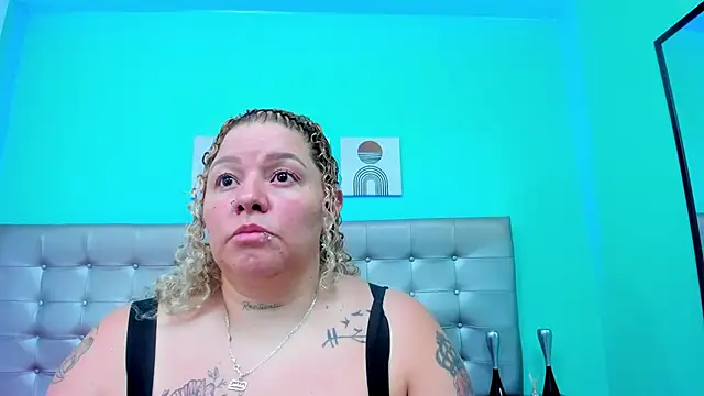 Snapshot of selena_castillo chatting on 02/07/25, 01:15 selena castillo online show from 02/07/25, 01:15