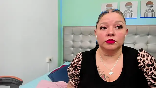 Snapshot of selena_castillo chatting on 03/05/25, 04:02 selena castillo online show from 03/05/25, 04:02