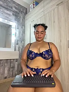 Violetrousse online show from 12/13/25, 08:47