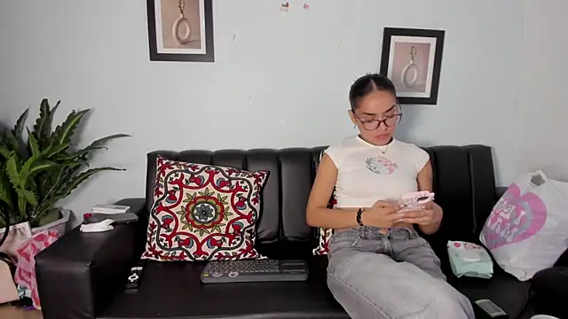 Mia petite01 online show from 01/11/26, 10:26