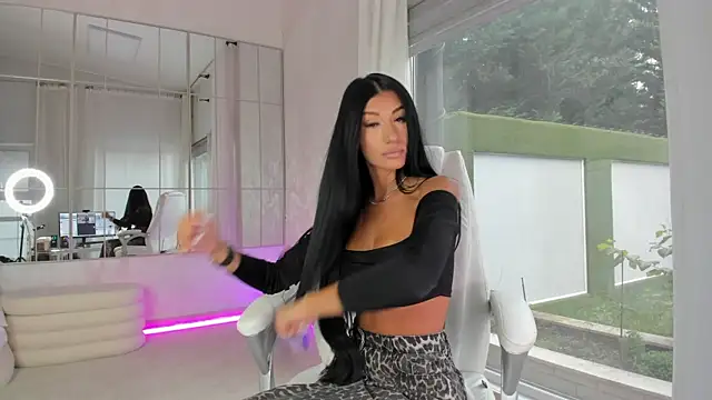 missdiamond  online show from 11/21/25, 07:51