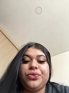 Snapshot of alissonfernandez_ chatting on 01/13/25, 12:56 alissonfernandez  online show from 01/13/25, 12:56