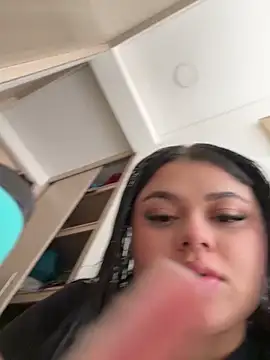 Snapshot of alissonfernandez_ chatting on 01/16/25, 02:51 alissonfernandez  online show from 01/16/25, 02:51