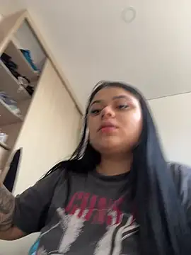 Snapshot of alissonfernandez_ chatting on 01/19/25, 04:36 alissonfernandez  online show from 01/19/25, 04:36