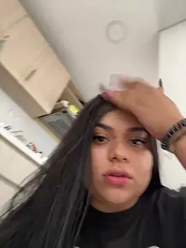 Snapshot of alissonfernandez_ chatting on 01/30/25, 04:02 alissonfernandez  online show from 01/30/25, 04:02