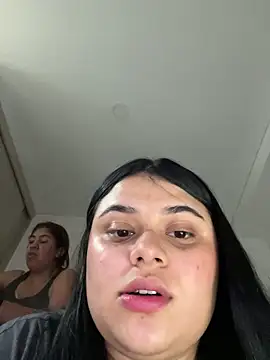 Snapshot of alissonfernandez_ chatting on 02/13/25, 12:02 alissonfernandez  online show from 02/13/25, 12:02