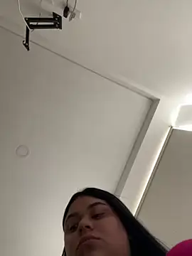 Snapshot of alissonfernandez_ chatting on 02/14/25, 07:12 alissonfernandez  online show from 02/14/25, 07:12