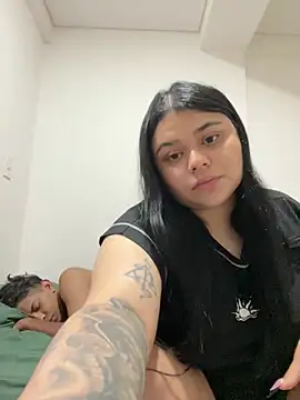 Snapshot of alissonfernandez_ chatting on 02/21/25, 11:32 alissonfernandez  online show from 02/21/25, 11:32