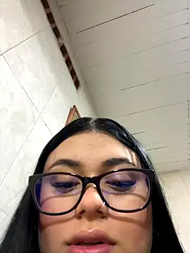 Snapshot of alissonfernandez_ chatting on 09/11/25, 10:48 alissonfernandez  online show from 09/11/25, 10:48
