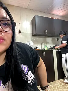 Snapshot of alissonfernandez_ chatting on 09/28/25, 04:01 alissonfernandez  online show from 09/28/25, 04:01