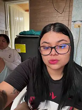 Snapshot of alissonfernandez_ chatting on 10/10/25, 01:43 alissonfernandez  online show from 10/10/25, 01:43