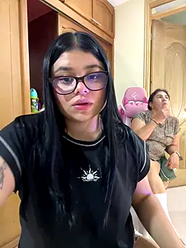 Snapshot of alissonfernandez_ chatting on 10/18/25, 04:26 alissonfernandez  online show from 10/18/25, 04:26