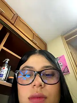 alissonfernandez  online show from 11/13/25, 10:08