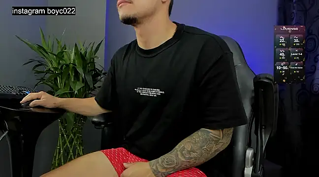 boyc022  online show from 03/21/25, 12:17