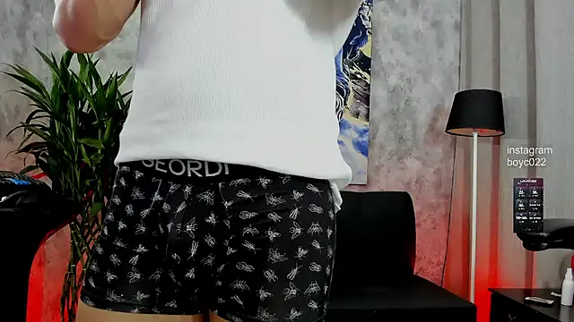 boyc022  online show from 09/13/25, 02:55