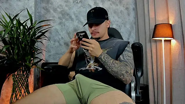 boyc022  online show from 10/08/25, 06:16