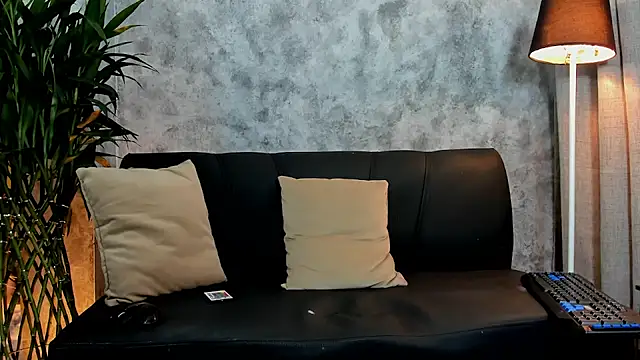 boyc022  online show from 10/22/25, 11:32