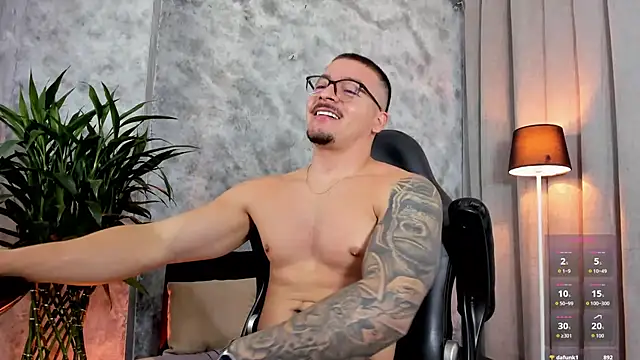 boyc022  online show from 04/03/26, 12:25