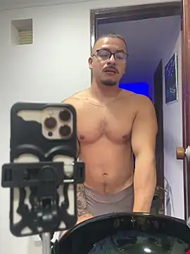 boyc022  online show from 04/20/26, 02:03