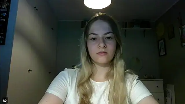 Snapshot of ROSIEx_sweet chatting on 09/19/25, 07:43 ROSIEx sweet online show from 09/19/25, 07:43