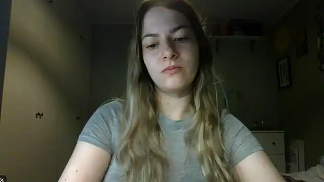 Snapshot of ROSIEx_sweet chatting on 10/17/25, 06:49 ROSIEx sweet online show from 10/17/25, 06:49