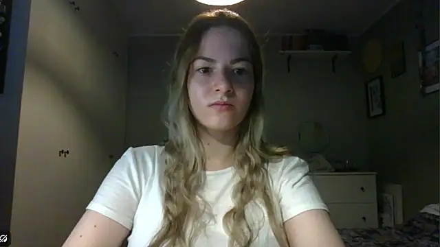 Snapshot of ROSIEx_sweet chatting on 10/22/25, 06:46 ROSIEx sweet online show from 10/22/25, 06:46