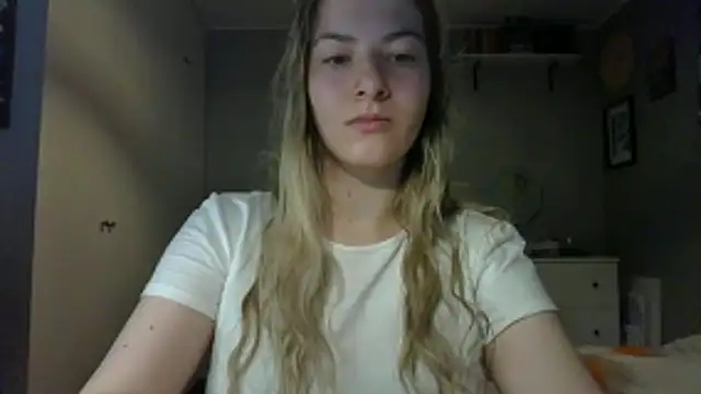 Snapshot of ROSIEx_sweet chatting on 10/28/25, 07:45 ROSIEx sweet online show from 10/28/25, 07:45