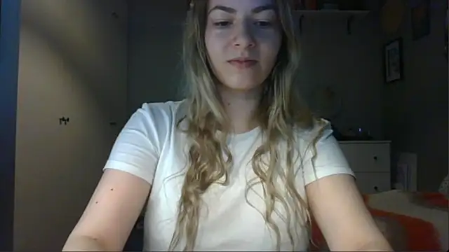 Snapshot of ROSIEx_sweet chatting on 11/04/25, 08:02 ROSIEx sweet online show from 11/04/25, 08:02