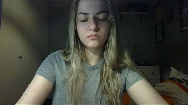 Snapshot of ROSIEx_sweet chatting on 12/19/25, 08:10 ROSIEx sweet online show from 12/19/25, 08:10