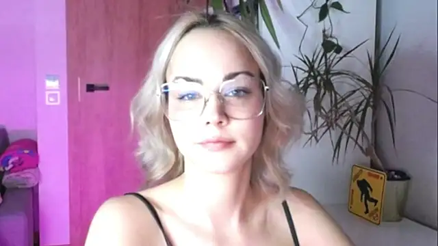 Snapshot of ROSIEx_sweet chatting on 01/14/26, 08:42 ROSIEx sweet online show from 01/14/26, 08:42