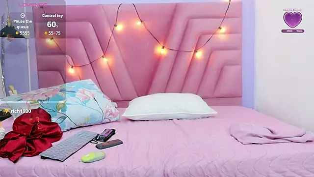 hornybarelylegalgirl online show from 04/02/26, 12:25