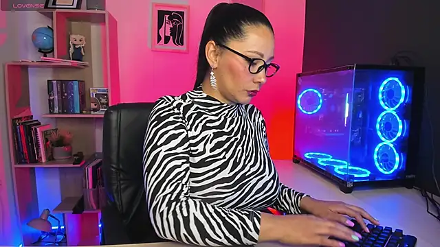 Sue Wolls online show from 01/06/25, 05:59