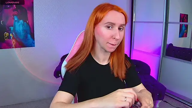 Snapshot of AliceBYKiss chatting on 12/22/24, 01:22 AliceBYKiss online show from 12/22/24, 01:22