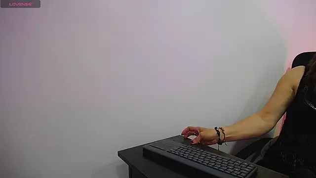 Lupiita223 online show from 02/06/25, 12:59