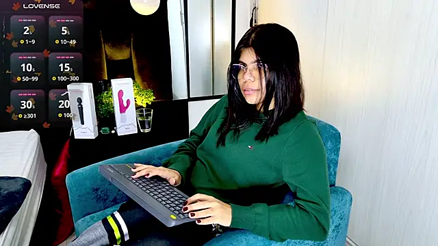 cutehanna1 online show from 09/29/25, 11:53