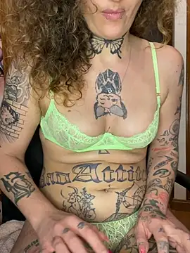 BlazyKitsune- online show from 03/04/25, 06:29