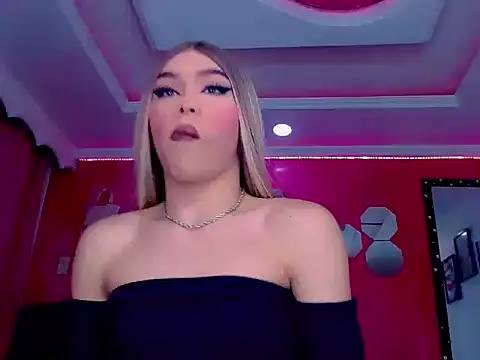 TiffanyMackensyy online show from 10/28/25, 10:01