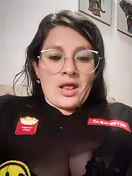 Snapshot of Neve_Collins chatting on 12/14/24, 04:12 Neve Collins online show from 12/14/24, 04:12
