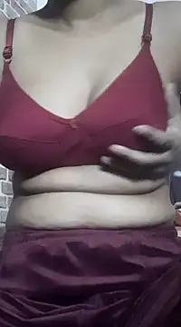 Snapshot of samosa73 chatting on 12/05/24, 01:47 samosa73 online show from 12/05/24, 01:47