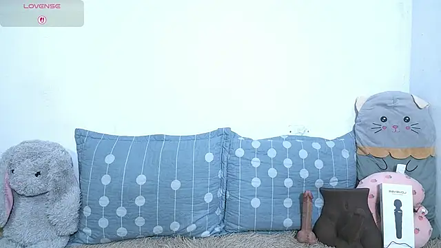 petite paola online show from 04/18/26, 12:58